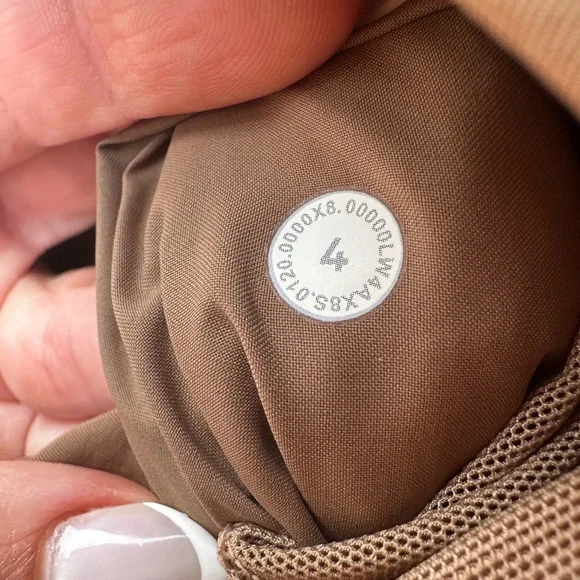 COPY - Lululemon Always Effortless Size 4 - Picture 7 of 8